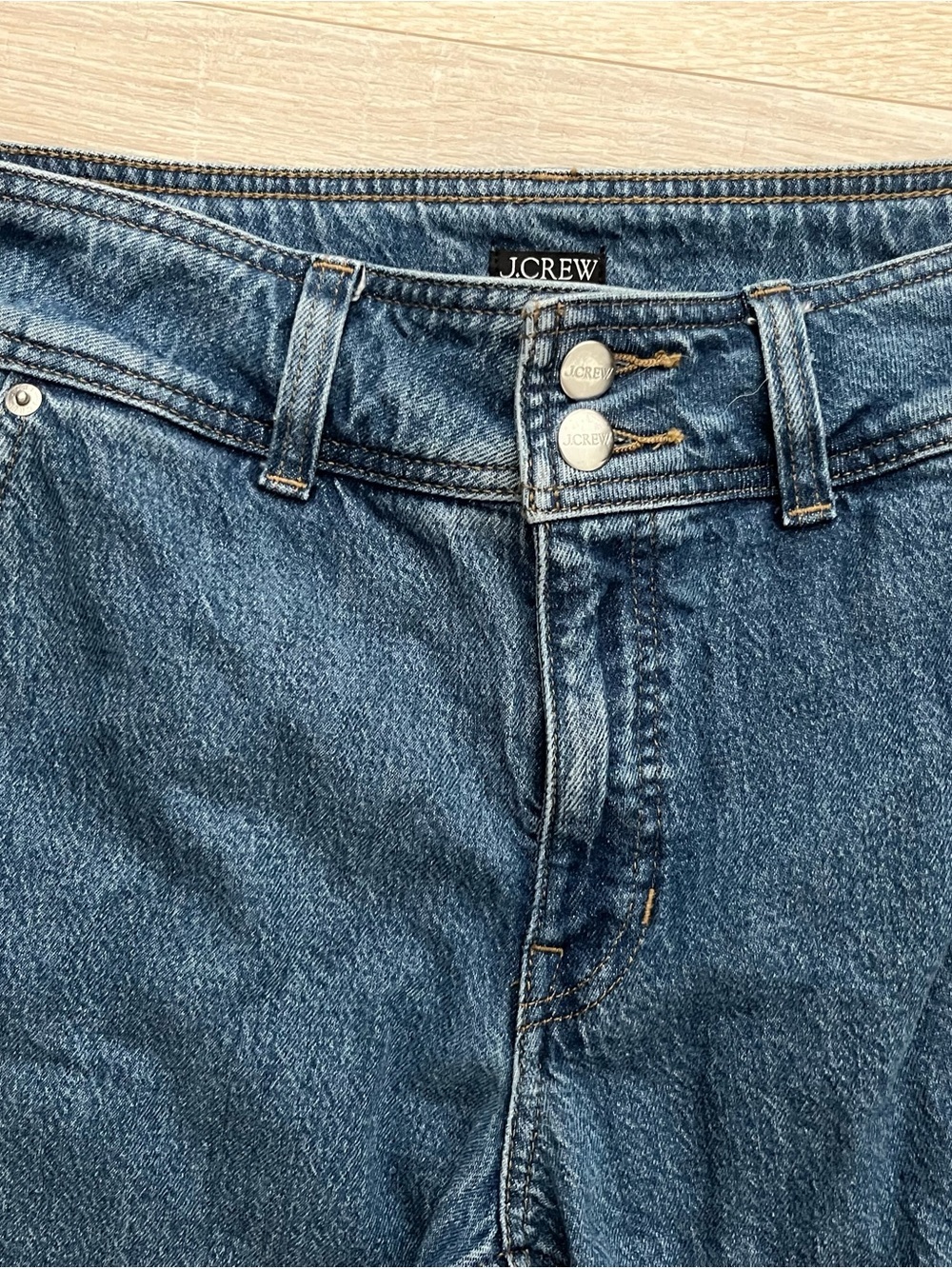 J.Crew Women’s Slim-wide jean with stacked buttons - Size 27 - Picture 2 of 6